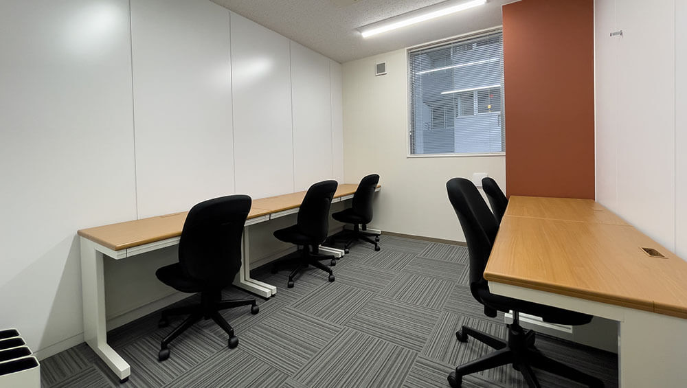 「天翔オフィス東新宿」にはどのようなタイプの部屋が何部屋ありますか？